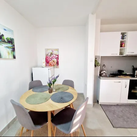 Infinity & Free Wifi & Free Parking Apartman